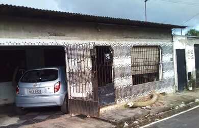 Imagem: A casa possui 2 Dormitórios, 1 Banheiro, 1 Vaga na garagem