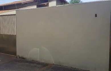 Imagem: A casa possui 2 Dormitórios, 2 Banheiros, 5 Vagas na garagem