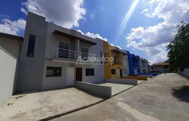 Imagem: A casa possui 3 Dormitórios, 2 Banheiros, 1 Vaga na garagem