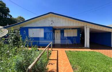 Imagem: A casa possui 4 Dormitórios, 1 Banheiro, 1 Vaga na garagem