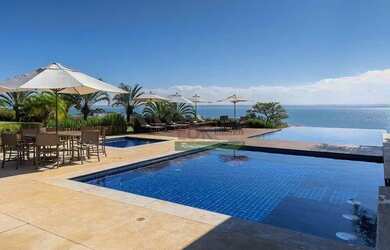 Imagem: A casa possui 5 Dormitórios, 5 Banheiros e 800m² de Área