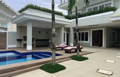 Imagem: A casa em condomínio possui 5 Dormitórios, 5 Banheiros, 4