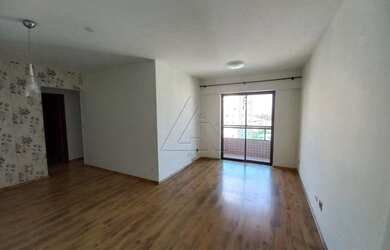 Imagem: O apartamento possui 3 Dormitórios, 1 Banheiro, 2 Vagas na