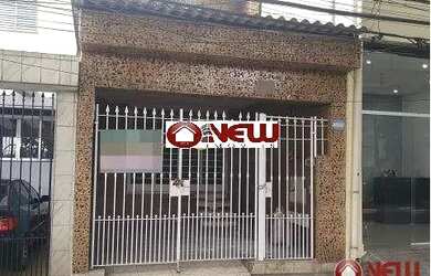 Imagem: A casa possui 4 Dormitórios, 2 Banheiros, 1 Vaga na garagem