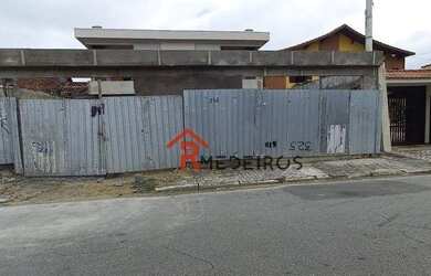 Imagem: A casa possui 3 Dormitórios, 4 Banheiros, 3 Vagas na garagem