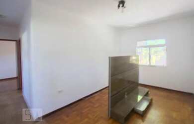 Imagem: O apartamento possui 3 Dormitórios, 1 Banheiro, 1 Vaga na garagem