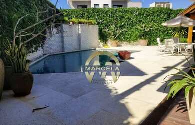 Imagem: A casa em condomínio possui 5 Dormitórios, 5 Banheiros, 4