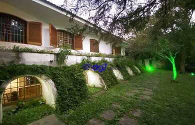 Imagem: A casa em condomínio possui 5 Dormitórios, 5 Banheiros, 5