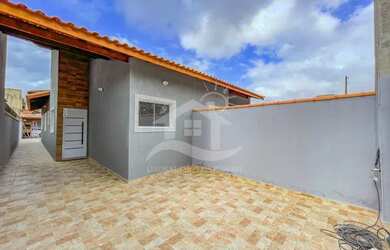 Imagem: A casa possui 2 Dormitórios, 2 Banheiros, 2 Vagas na garagem