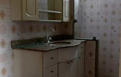 Imagem: A casa possui 2 Dormitórios, 2 Banheiros, 2 Vagas na garagem