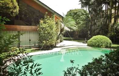 Imagem: A casa possui 4 Dormitórios, 5 Banheiros, 5 Vagas na garagem