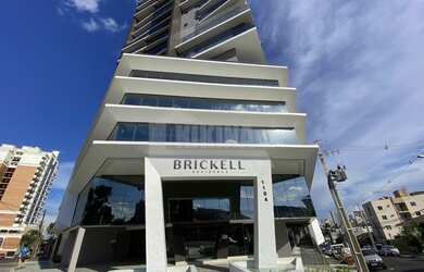 Imagem: O apartamento possui 3 Dormitórios, 1 Banheiro, 2 Vagas na