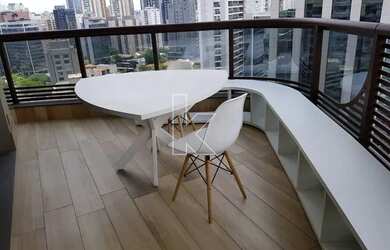 Imagem: O studio possui 1 Dormitório, 2 Banheiros, 2 Vagas na garagem