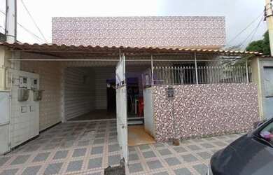 Imagem: A casa possui 2 Dormitórios, 2 Banheiros, 2 Vagas na garagem