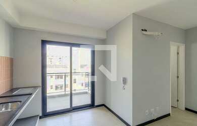 Imagem: O apartamento possui 1 Dormitório, 1 Banheiro, 1 Vaga na garagem