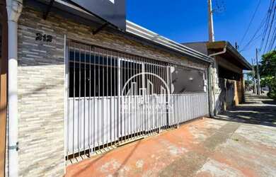 Imagem: A casa possui 2 Dormitórios, 2 Banheiros, 3 Vagas na garagem