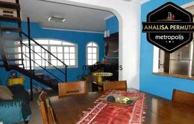 Imagem: A casa possui 3 Dormitórios, 2 Banheiros, 2 Vagas na garagem