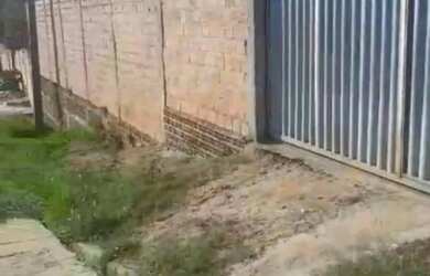 Imagem: A casa possui 3 Dormitórios, 3 Banheiros, 3 Vagas na garagem