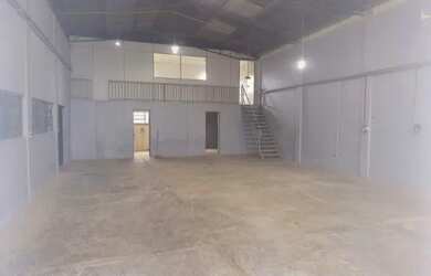 Imagem: O depósito possui 5 Vagas na garagem e 250m² de Área e está