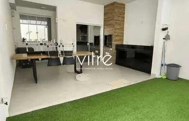 Imagem: A casa possui 3 Dormitórios, 3 Banheiros, 2 Vagas na garagem