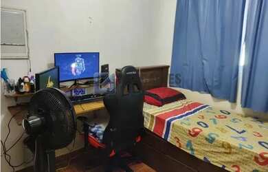 Imagem: A casa possui 3 Dormitórios, 2 Banheiros, 2 Vagas na garagem