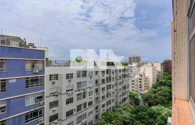 Imagem: O apartamento possui 4 Dormitórios, 5 Banheiros, 1 Vaga na