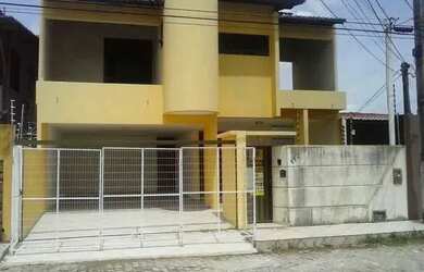 Imagem: A casa possui 4 Dormitórios, 4 Banheiros, 4 Vagas na garagem