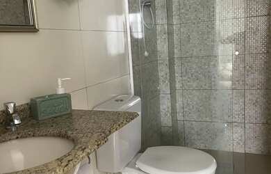 Imagem: A casa possui 2 Dormitórios e Acomodam 4 pessoas e está localizado