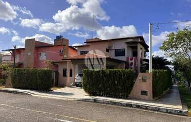 Imagem: A casa possui 3 Dormitórios, 4 Banheiros e 184m² de Área