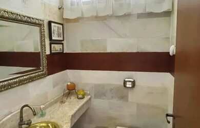 Imagem: A casa possui 3 Dormitórios, 4 Banheiros, 2 Vagas na garagem