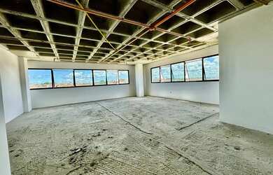 Imagem: O depósito possui 1 Vaga na garagem e 77m² de Área e está