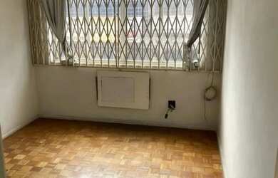 Imagem: O apartamento possui 3 Dormitórios, 2 Banheiros, 180m² de