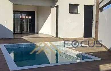 Imagem: A casa em condomínio possui 3 Dormitórios, 2 Banheiros, 4