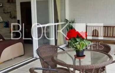 Imagem: O apartamento possui 4 Dormitórios, 5 Banheiros, 2 Vagas na