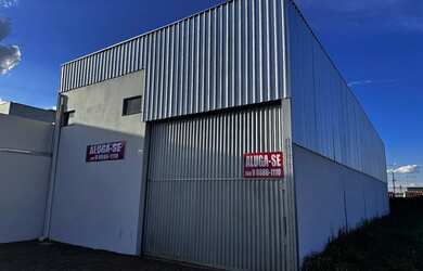 Imagem: O depósitoe possui 4 Vagas na garagem, 240-0m² de Área está