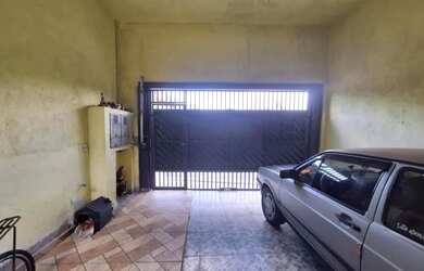 Imagem: A casa possui 3 Dormitórios, 1 Banheiro, 1 Vaga na garagem
