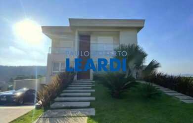 Imagem: A casa em condomínio à venda possui 4 Dormitórios, 5 Banheiros