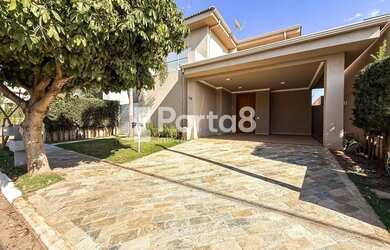 Imagem: A casa em condomínio possui 4 Dormitórios, 5 Banheiros, 4