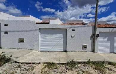 Imagem: A casa possui 2 Dormitórios, 1 Banheiro, 1 Vaga na garagem