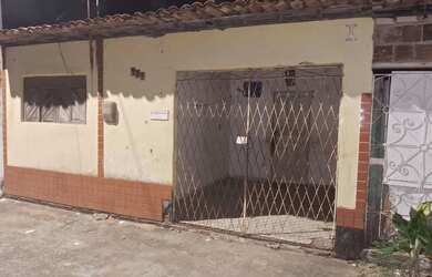 Imagem: A casa possui 2 Dormitórios, 1 Banheiro e está localizado