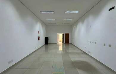 Imagem: O depósito possui 2 Vagas na garagem, 100m² de Área e está