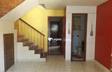 Imagem: A casa à venda possui 2 Dormitórios, 2 Banheiros, 1 Vaga na