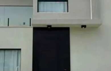 Imagem: A casa em condomínio possui 4 Dormitórios, 4 Banheiros, 2