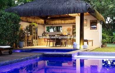 Imagem: A casa em condomínio possui 5 Dormitórios, 5 Banheiros e 10m²