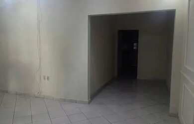 Imagem: A casa possui 2 Dormitórios, 2 Banheiros e 2 Vagas na garagem