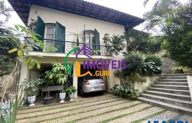 Imagem: A casa possui 4 Dormitórios, 5 Banheiros, 4 Vagas na garagem