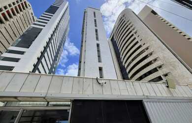 Imagem: O apartamento possui 5 Dormitórios, 5 Banheiros, 4 Vagas na