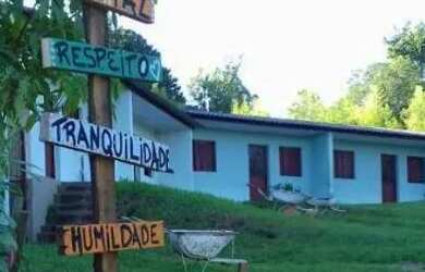 Imagem: A casa possui 1 Dormitório, 1 Banheiro, 1 Vaga na garagem