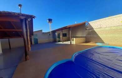 Imagem: A casa possui 4 Dormitórios, 3 Banheiros e está localizado