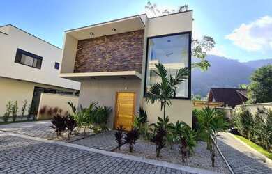 Imagem: A casa em condomínio possui 3 Dormitórios, 4 Banheiros, 2